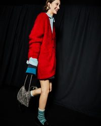 ANTEPRIMA_WIREBAG_IZUMI_KATO_FLUIDO_PB25FMT6AX_Shoulder_Bag_silver-taupe_model