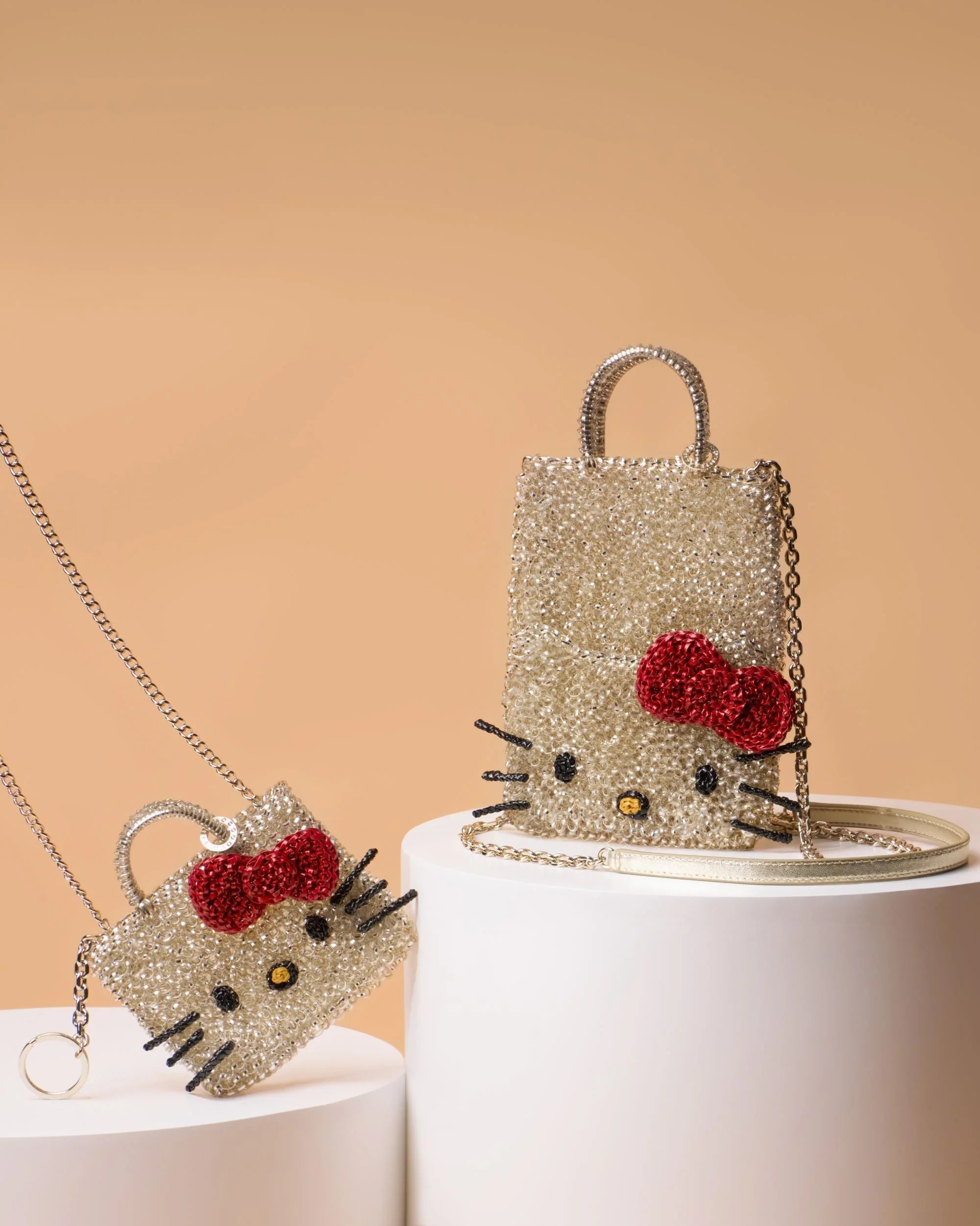 ANTEPRIMA_WIREBAG_SANRIO_HELLO_KITTY_PL24F09652_PICO_Crossbody_gold-silver_PB24F090JZ_STANDARD_Crossbody_gold-silver